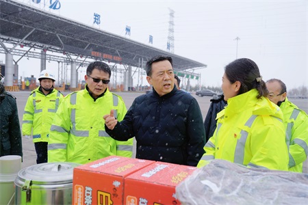 集團黨委書記、董事長付磊深入航空港分公司鄭州南站，就春運保障、極端天氣應對、安全生產(chǎn)等方面工作進行督導調研 (2).jpg